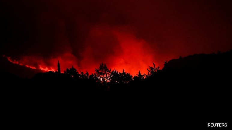 In Pics: France Fights Biggest Wildfire Of The Year, Burns Through 27,000 Acres