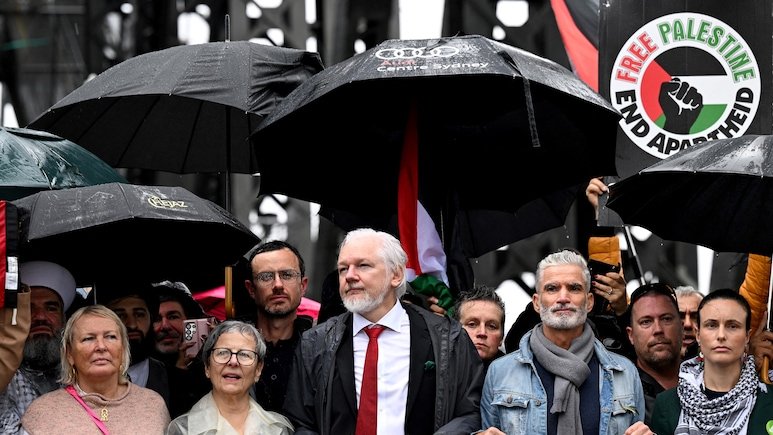 Julian Assange Joins Massive Pro-Palestine Protest On Sydney Harbour Bridge